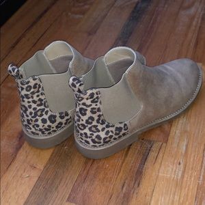 Cheetah detailed slip on ankle boots